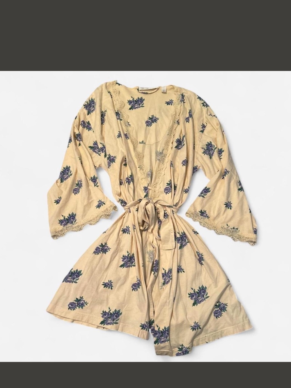 00’s Victoria's Secret Pale Yellow Short Robe w/ Lace Detailing and Blue Blooms